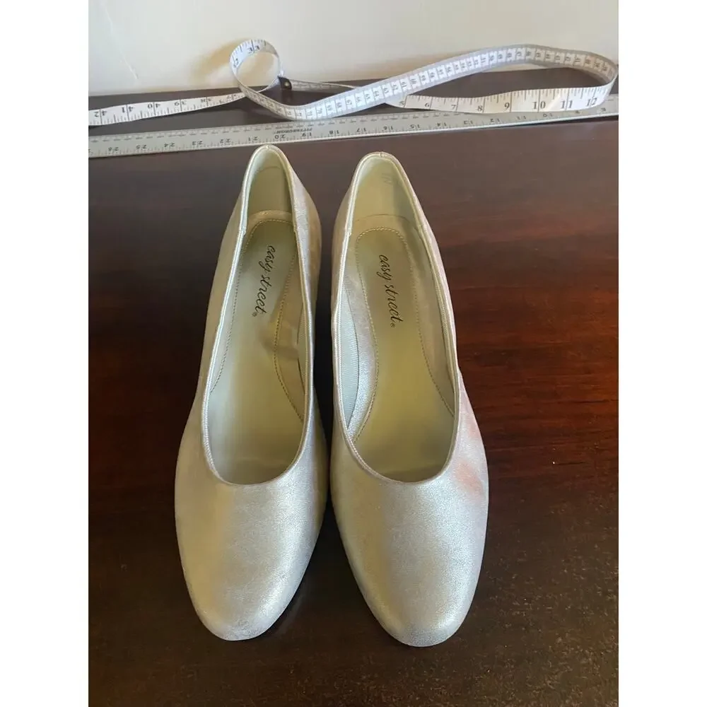NWOT Easy Street Champagne Gold Pumps 10WW